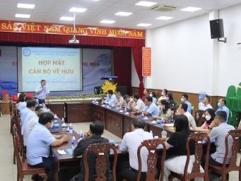 Họp mặt cán bộ về hưu